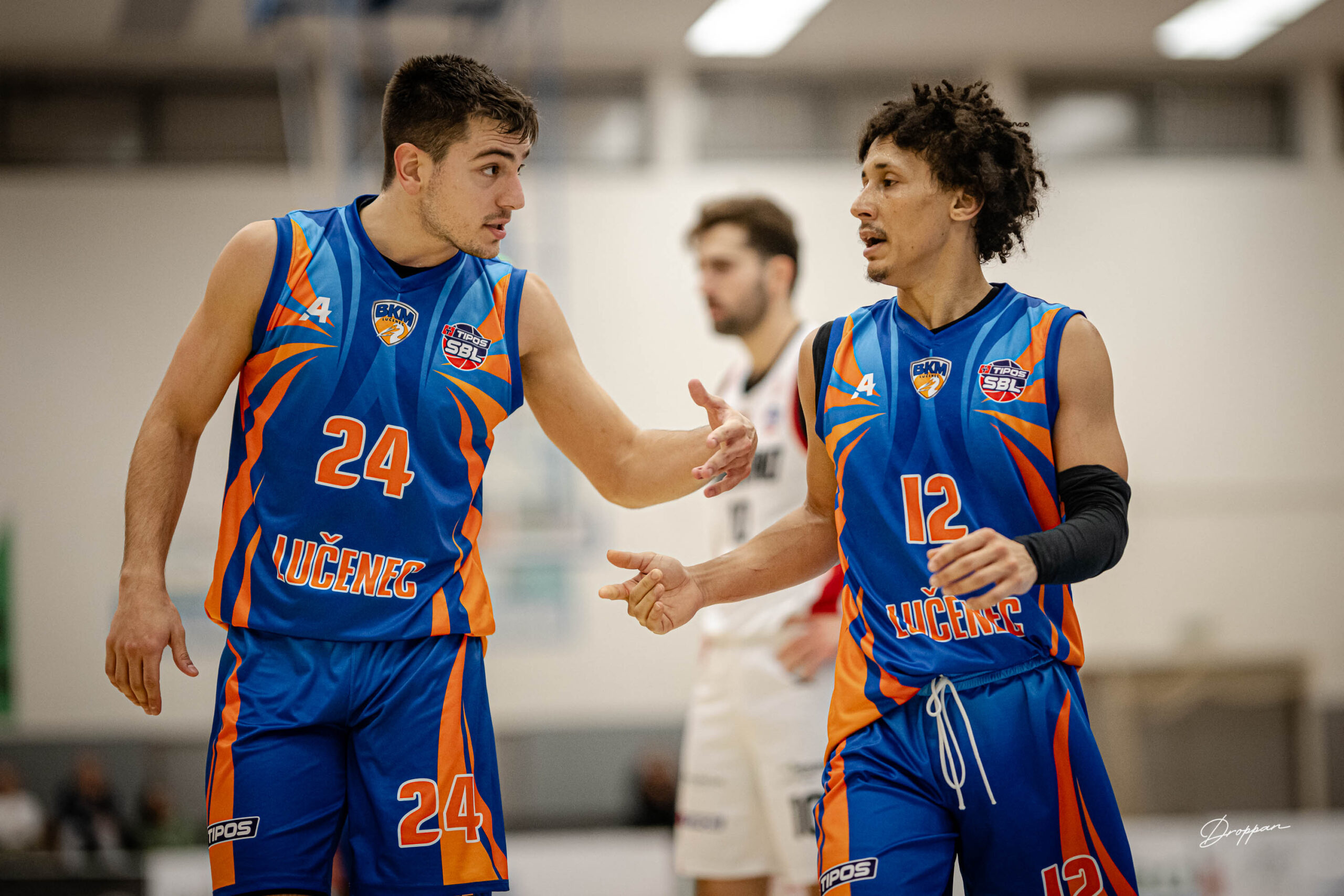 Adam Monček a Mason Harrell v drese BKM Lučenec (foto Lukáš Droppan)