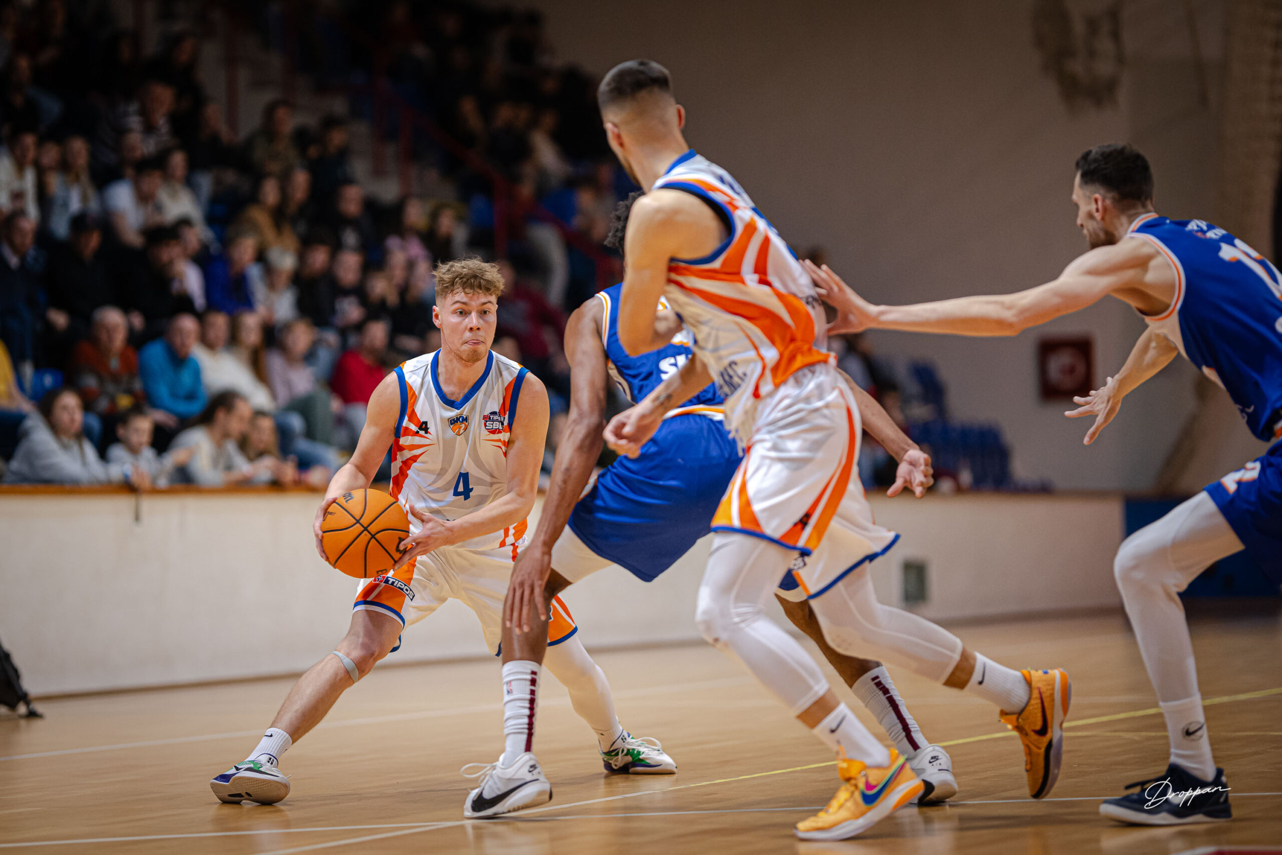 Matúš Skubeň v drese BKM Lučenec v zápase proti Spišským Rytierom. Foto: Lukáš Droppan